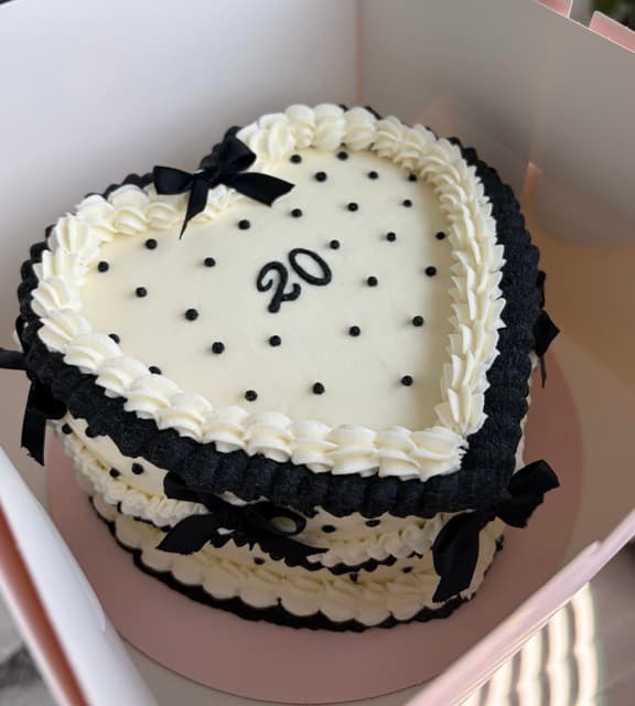 Vintage Cake · Custom Cakes · Birthday