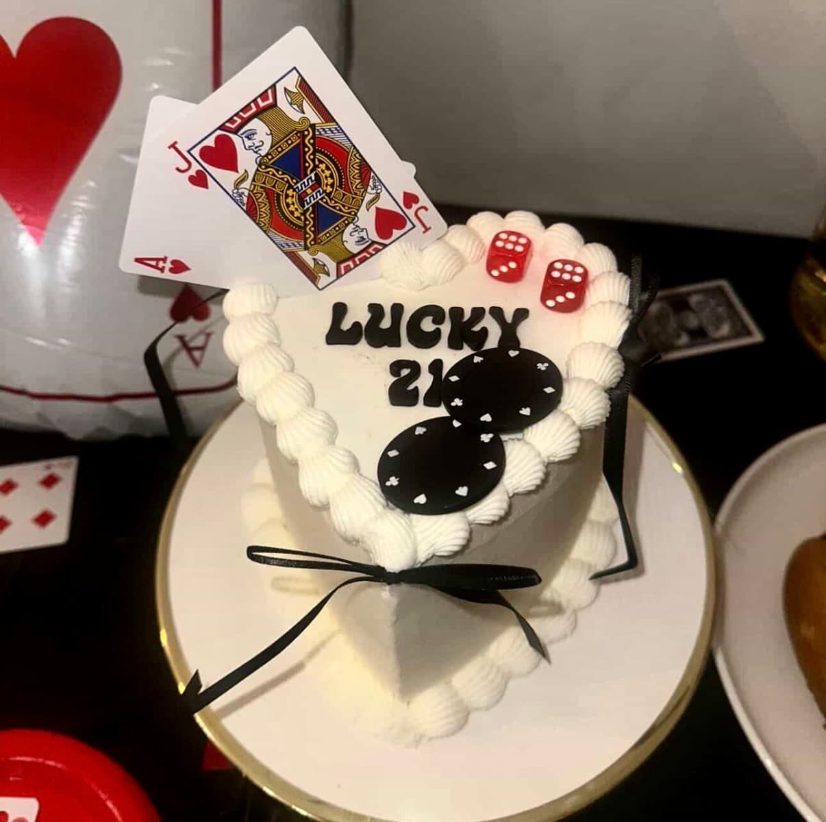 Vintage Cake (Casino) · Custom Cakes · Birthday