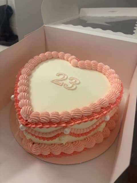 Vintage Cake · Custom Cakes · Birthday